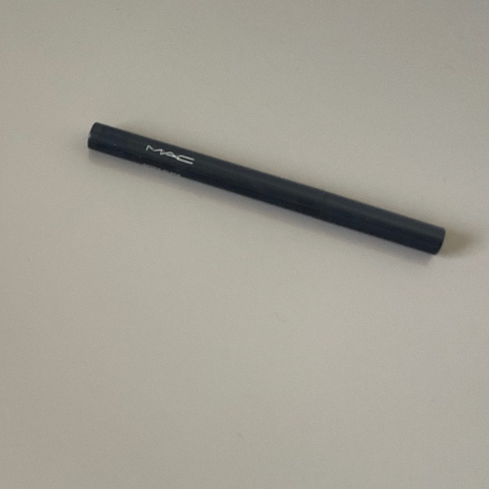 MAC EYELINER RETRO BLACK FLIULINE PEN